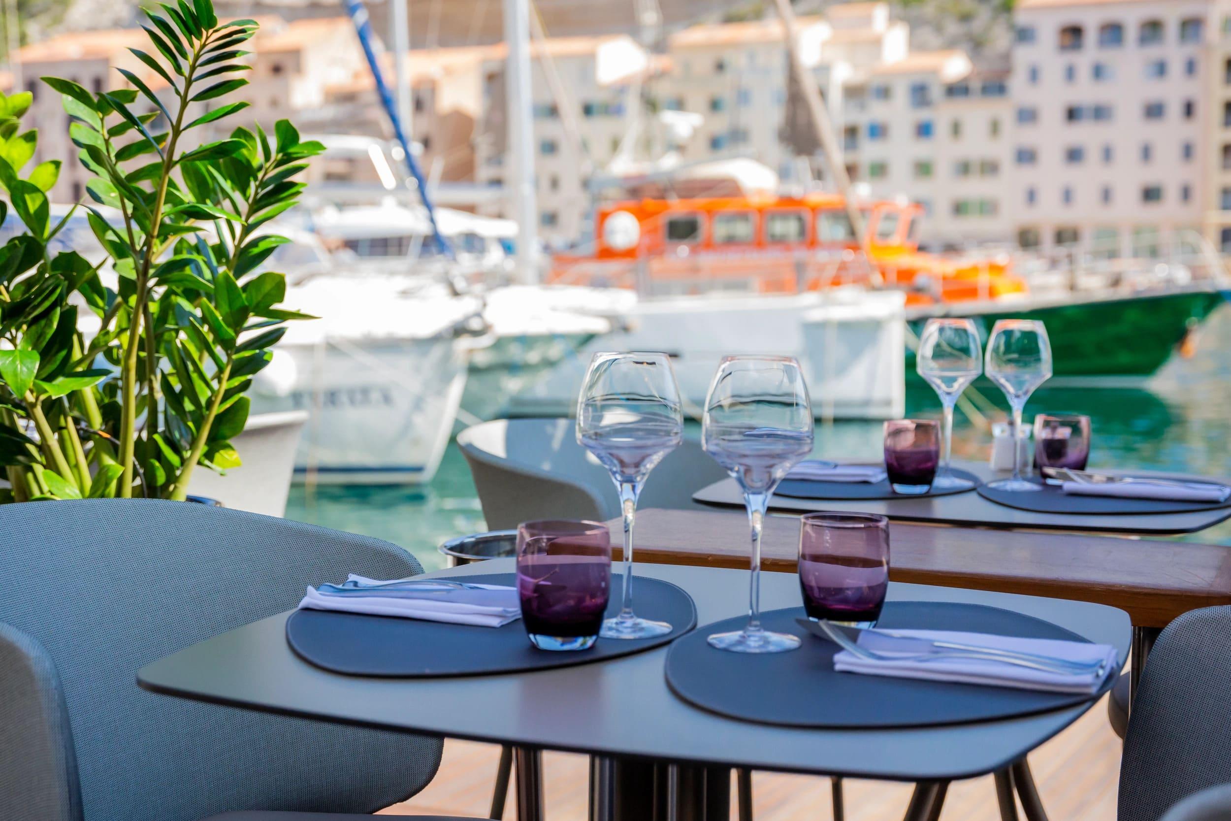 La terrasse vue mer du restaurant gastronomique Le Voilier à Bonifacio